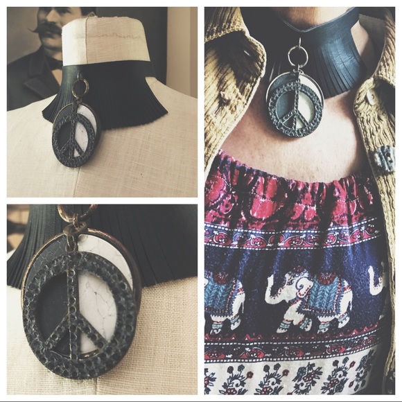 Peace Symbol Pendant Choker Necklace - Picture 2 of 12